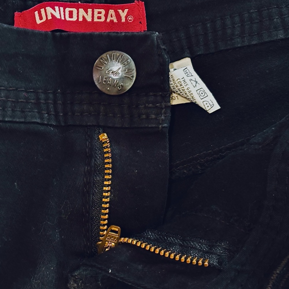 UNIONBAY BLACK UTILITY STYLED SHORTS FOR WOMENS. Size: (9) - Picture 4 of 8